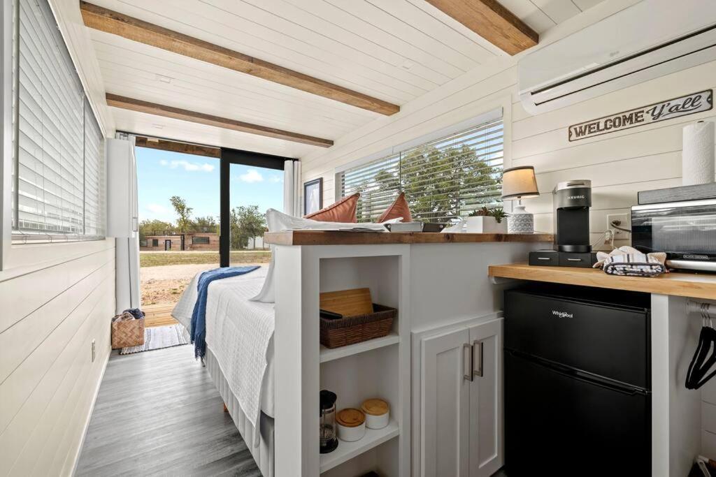 New The Perry Cozy Container Home Fredericksburg Exterior photo