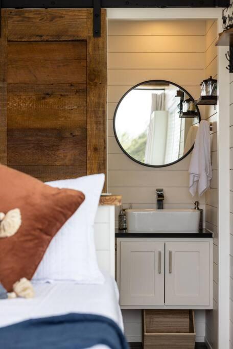 New The Perry Cozy Container Home Fredericksburg Exterior photo